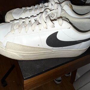 Nike White and Black Sneakers